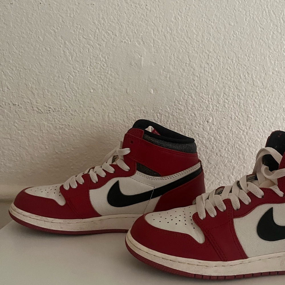 Air jordan 1 chicagoretro high og red sneakers+ black laces and verification tag